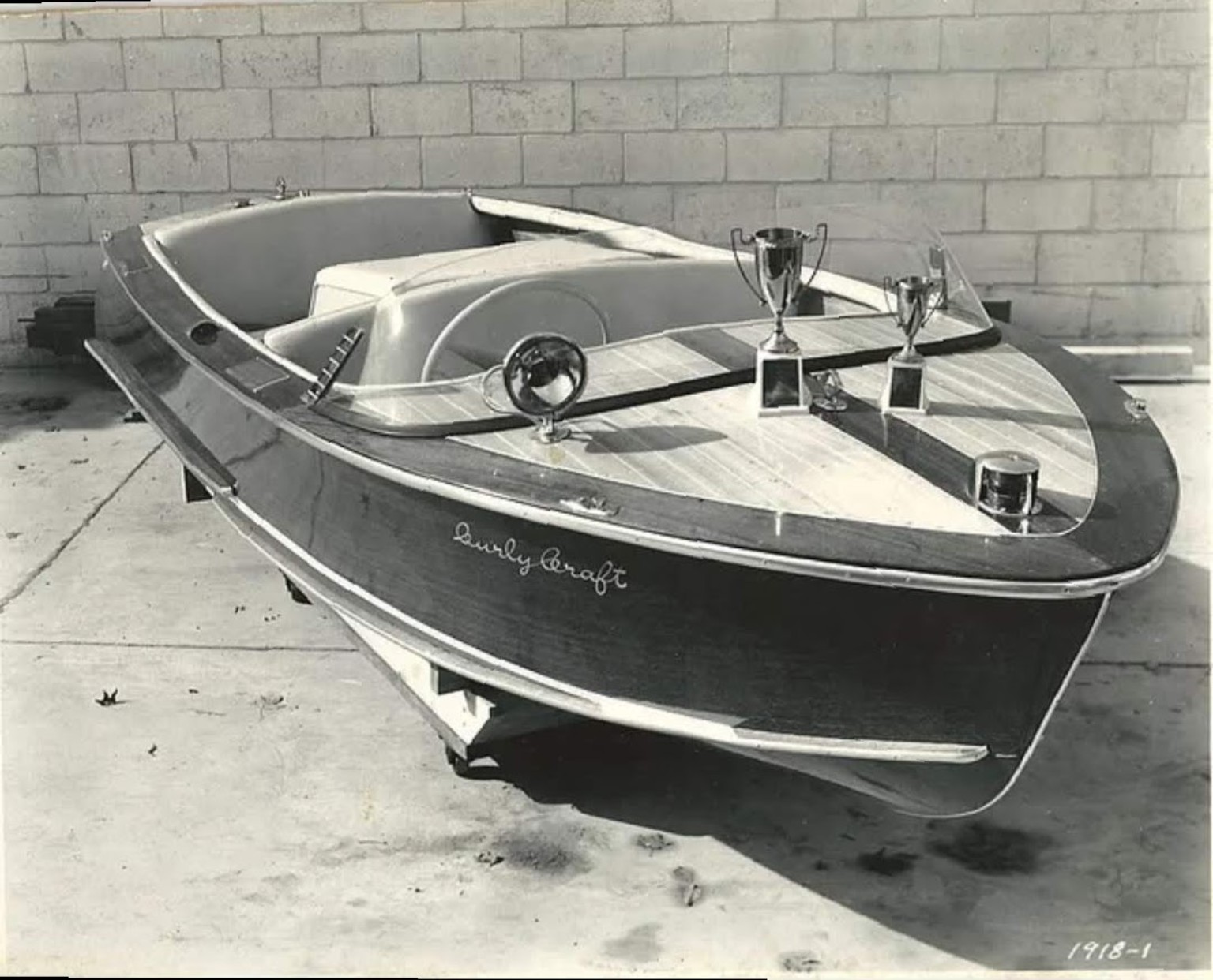 Award-winning Curly Craft mahogany runabout
